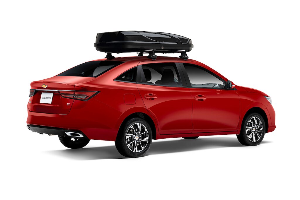 Conoce los 3 kits de accesorios originales para Chevrolet Aveo 2024 auto tipo sedán: Adventure, Appearance y Sport