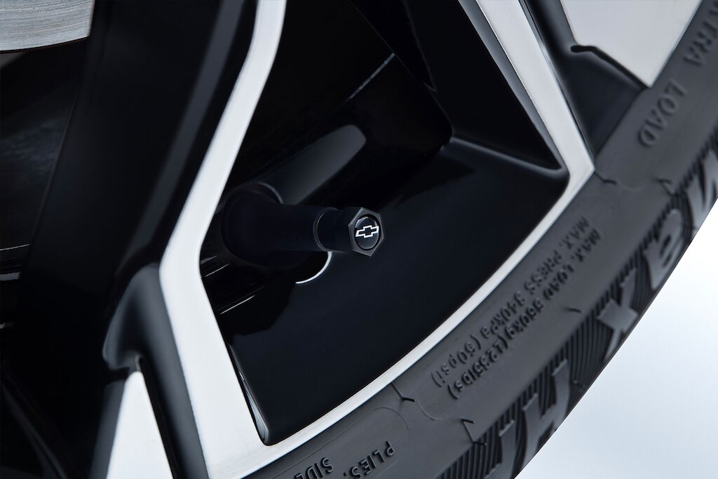 Tapones para las válvulas de las llantas y accesorios externos para tu nuevo Chevrolet Aveo 2024 auto tipo sedán.