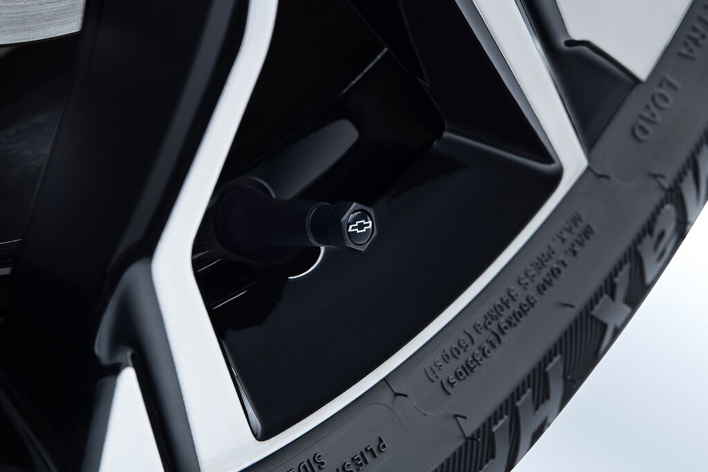 Tapones de válvula para las llantas de tu auto tipo sedán Chevrolet Aveo 2024 incluidas en el kit de accesorios Appearance