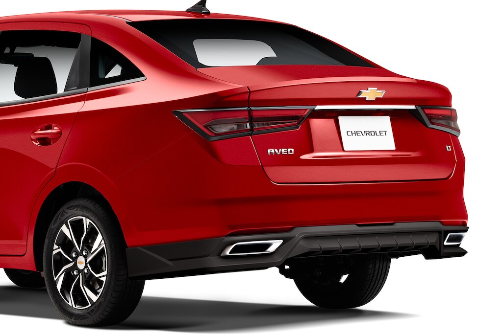 El difusor trasero incluido en el kit Sport para Chevrolet Aveo 2024 le brinda un aspecto mas deportivo a tu auto tipo sedán