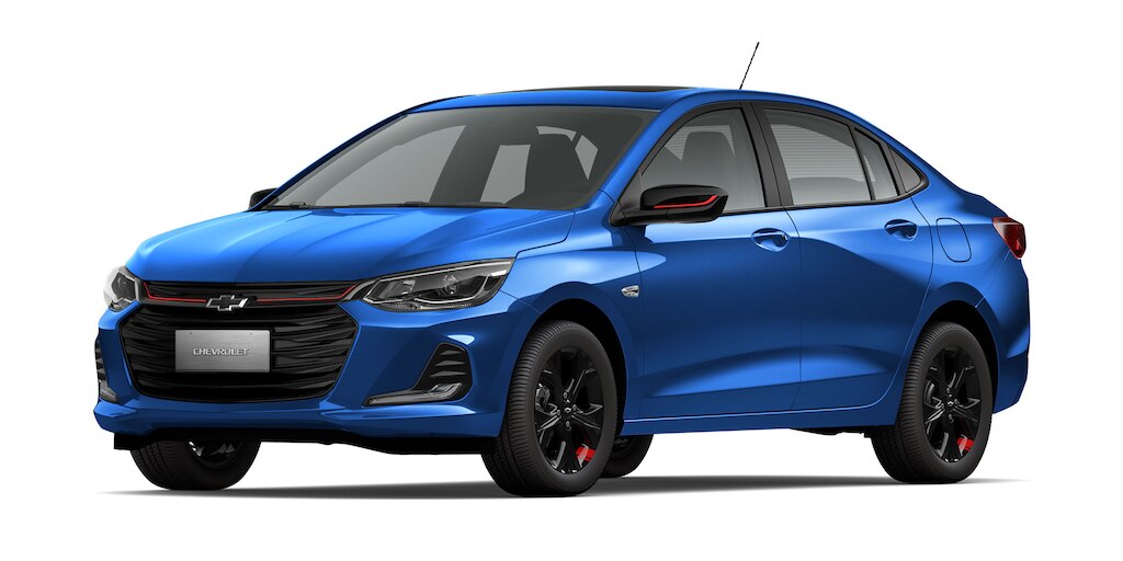 Chevrolet Onix 2024, sedán deportivo en color azul cobalto metálico