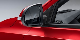 Chevrolet Aveo HB 2025, nuevo auto compacto con espejos al color de la carrocería y luces direccionales integradas