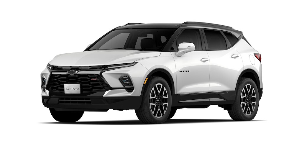 Chevrolet Blazer 2024, camioneta mediana en color blanco platino