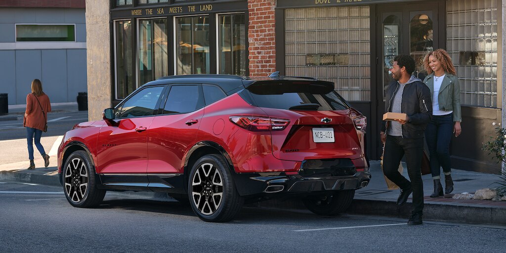 Chevrolet Blazer 2024, camioneta mediana con renovado diseño exterior RS y RS bitono, que muestra su estilo deportivo