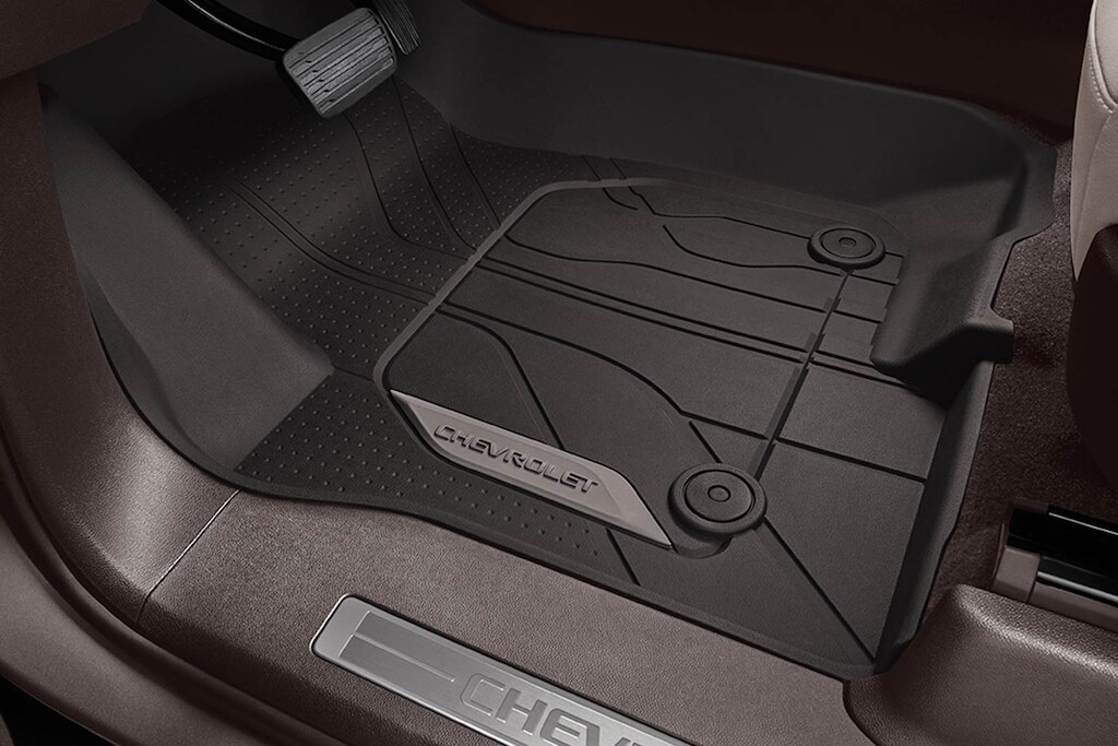 Tapete de vinil rígido 1ra fila en café obscuro para Chevrolet Suburban 2024