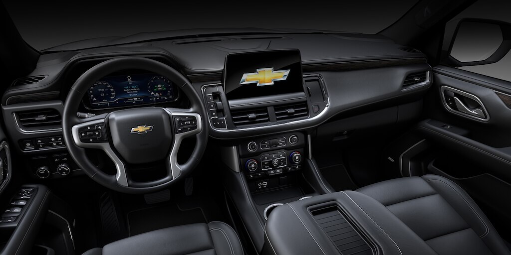 Chevrolet Suburban 2024, camioneta grande con volante calefactable y asientos delanteros ventilados