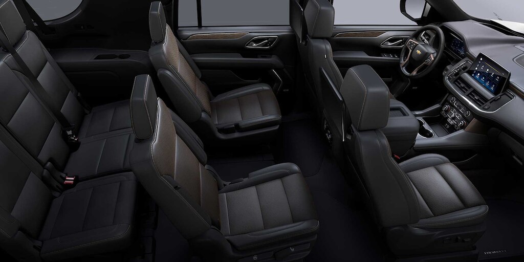 Chevrolet Suburban 2024 con interior en color piel negra