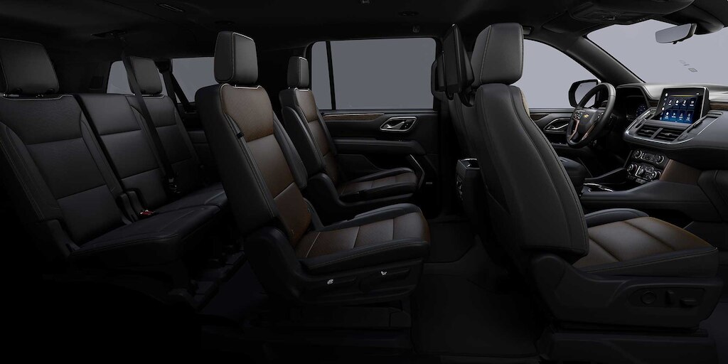 Chevrolet Suburban 2024 con interior en color piel negra