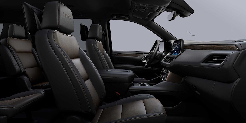Chevrolet Suburban 2024 con interior en color piel negra