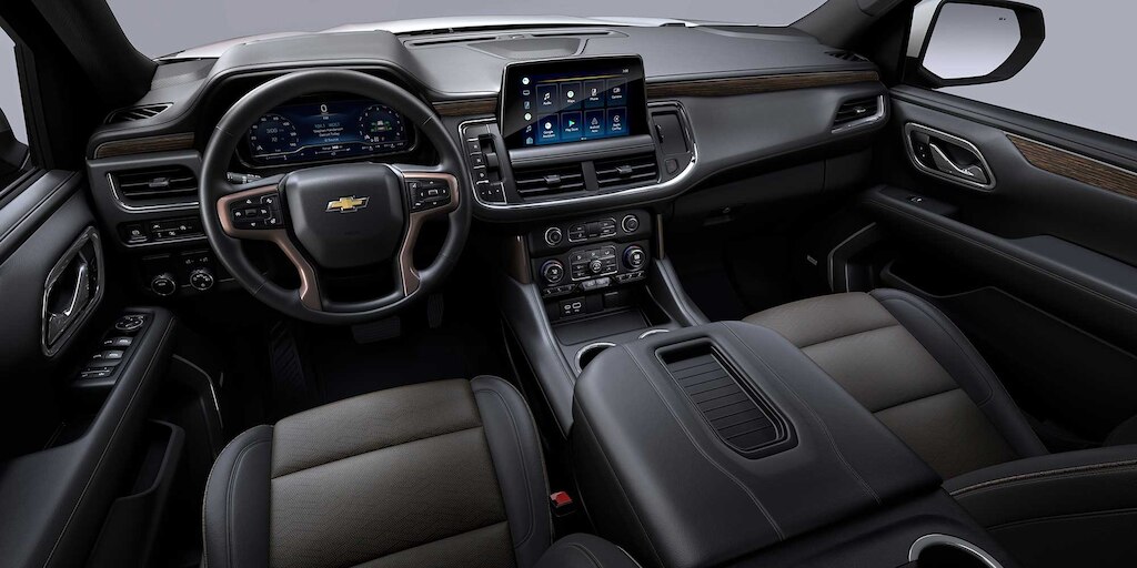 Chevrolet Suburban 2024 con interior en color piel negra