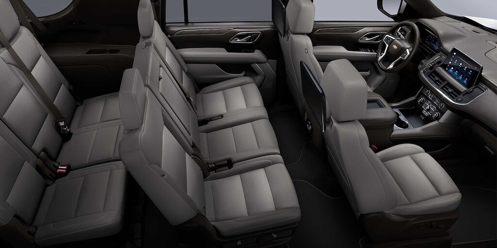 Chevrolet Suburban 2024 con interior en color gris claro
