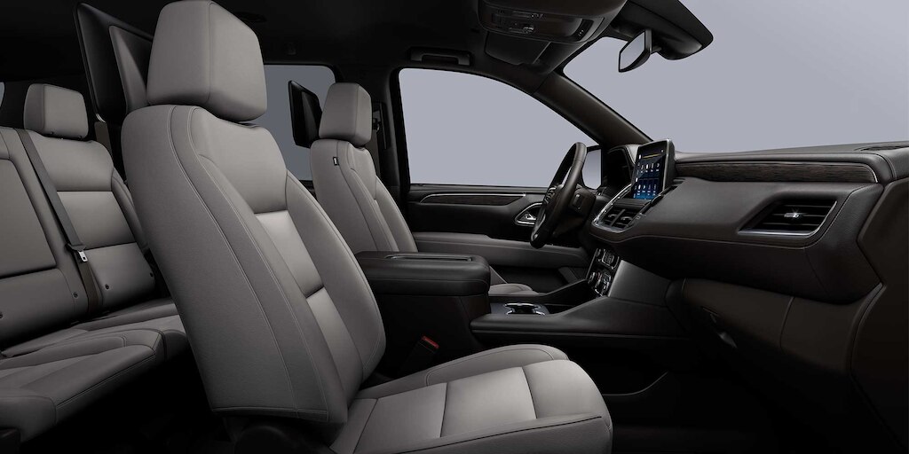 Chevrolet Suburban 2024 con interior en color gris claro