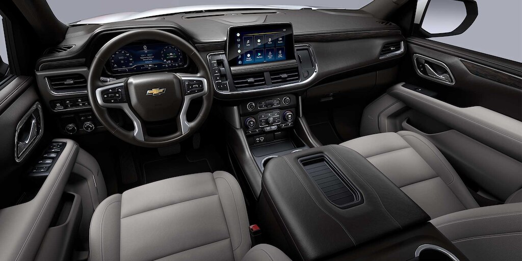 Chevrolet Suburban 2024 con interior en color gris claro