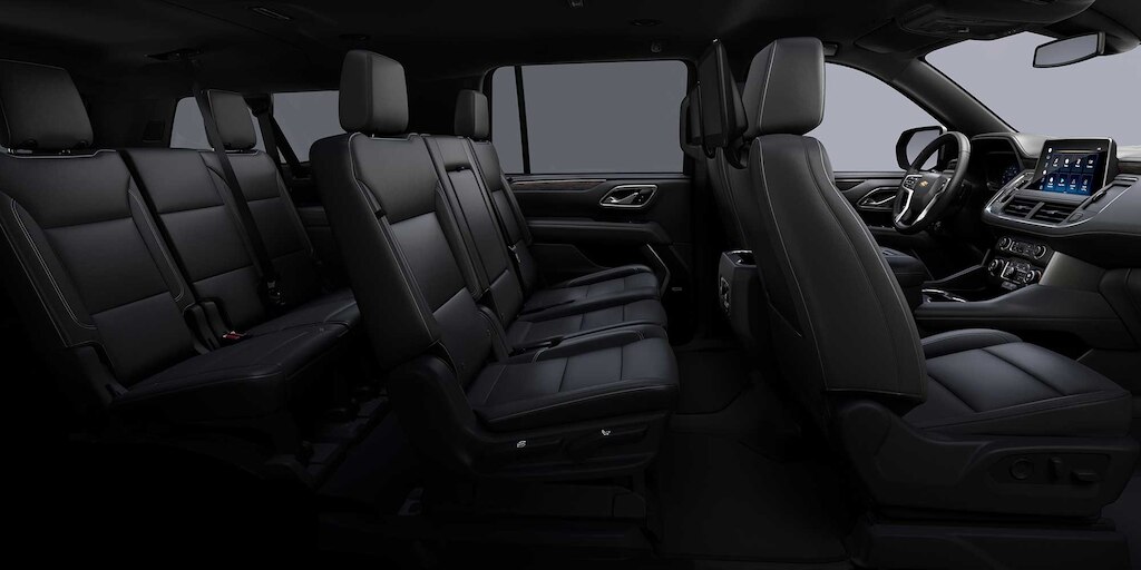 Chevrolet Suburban 2024 con interior en color piel negra