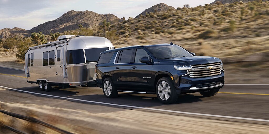 Chevrolet Suburban 2024, camioneta grande con tracción 4x4 y rines en aluminio de 22 pulgadas