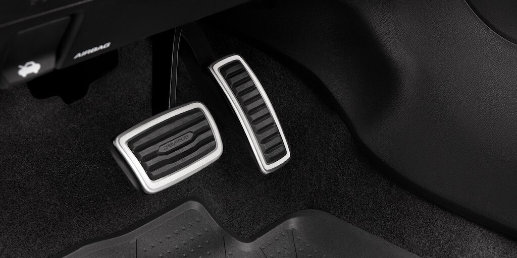 Cubiertas de pedal deportiva para tu nueva Chevrolet Trax 2024