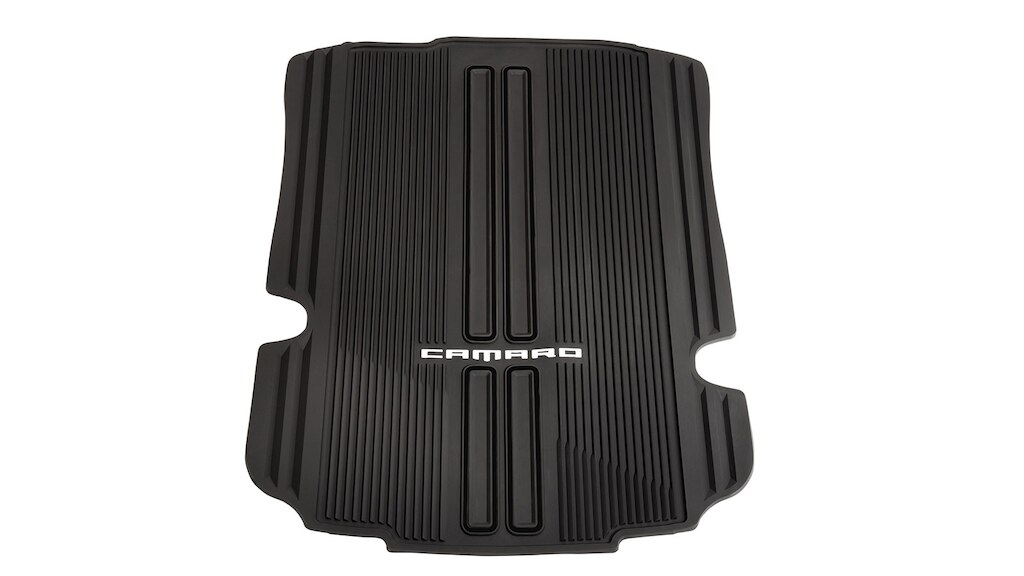 Tapete de vinil para área de carga color negro con emblema para Chevrolet Camaro 2024, auto deportivo
