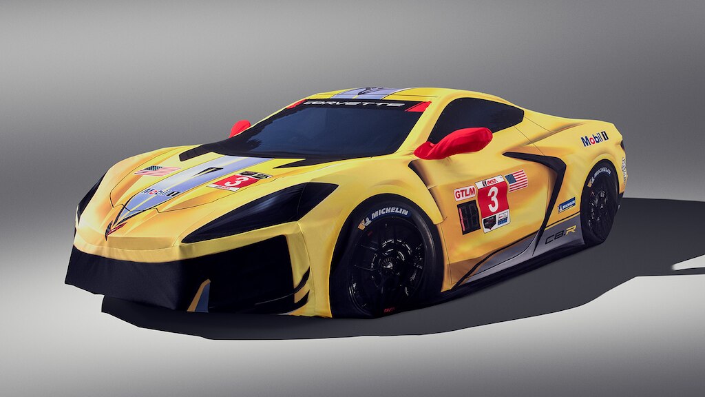 Cubierta de coche en amarillo con diseño C8R para Chevrolet Corvette Z06 2025
