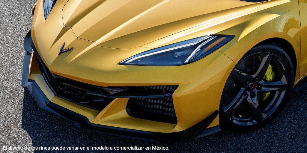 Chevrolet Corvette Z06 2025, con diseño aerodinámico en fascias delanteras para mejorar el agarre al piso y fácil maniobra