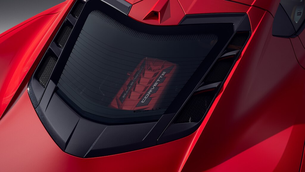 Cubierta de motor en color rojo para Chevrolet Stingray 2025