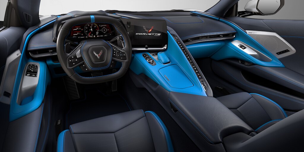 Auto deportivo de lujo Chevrolet Corvette Stingray 2025, con detalles interiores color Twilight Blue Tension Blue