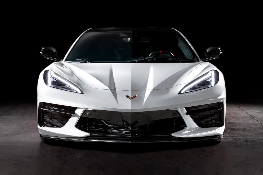 Corvette Stingray 2025, carro deportivo de lujo con detección de túnel y luces diurnas LED