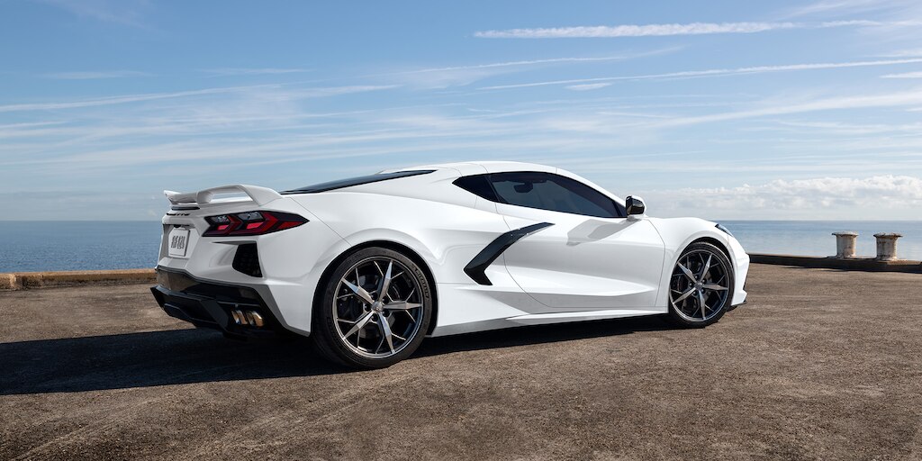 Nuevo Chevrolet Corvette 2025 con acentos en exterior con acabados en Carbon Flash