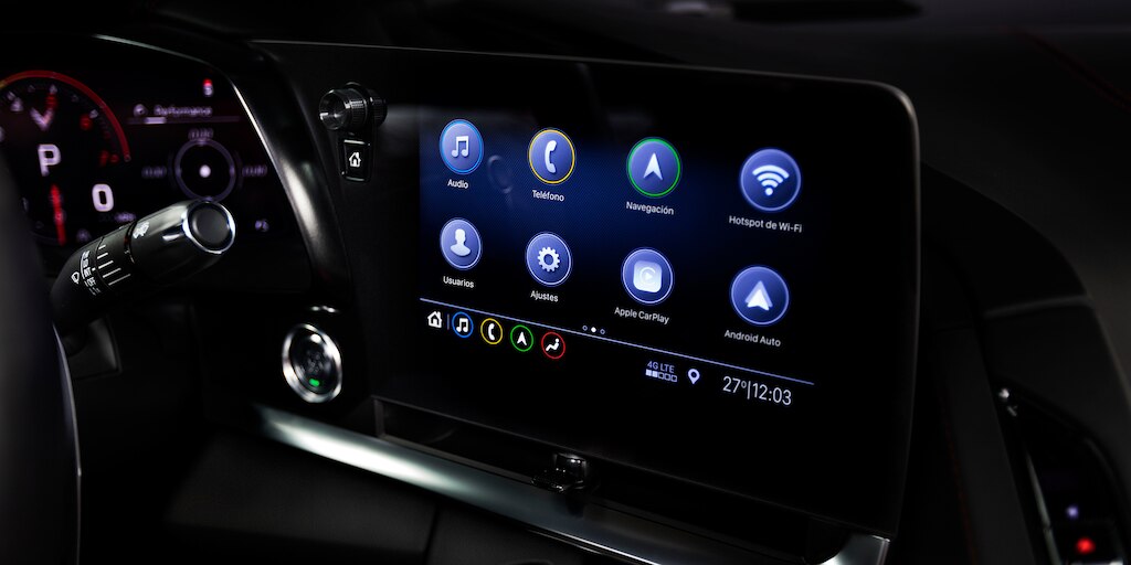 Centro de comando de Chevrolet Corvette 2025, carro deportivo de lujo