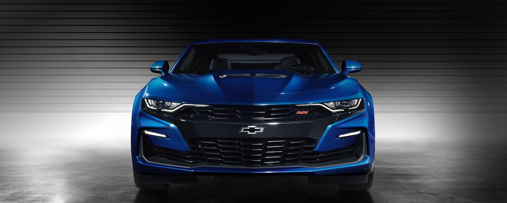 Chevrolet Camaro Coupé 2020, deportivo con rines en aluminio de 20 pulgadas y faros delanteros LED