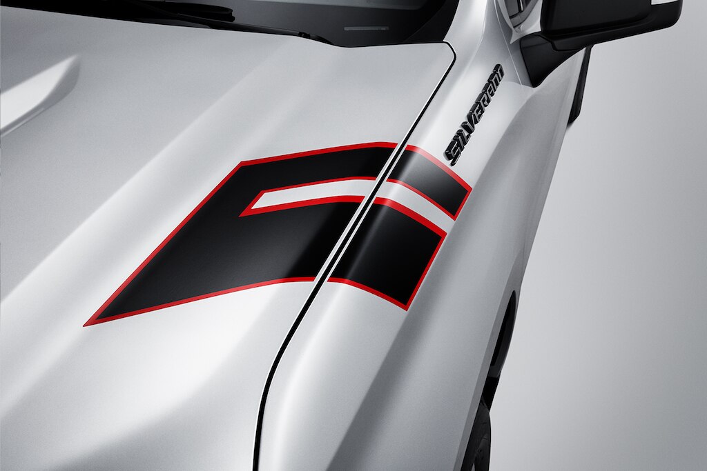 Calcomanía para salpicadera color negro con detalles en rojo para Chevrolet Cheyenne ZR2 BISON