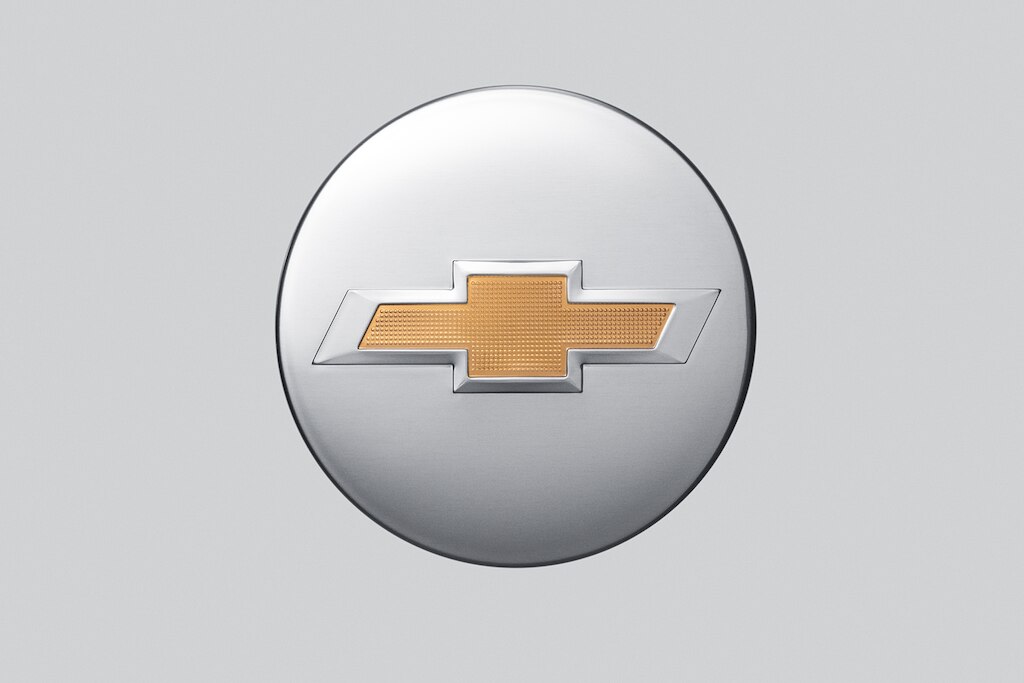 Centro de rin cromado con emblema Chevrolet dorado para Cheyenne ZR2 BISON 2024