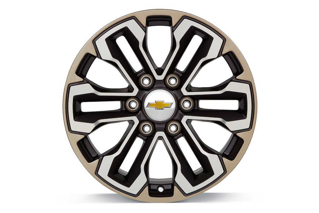 Rin de aluminio de 18 pulgadas color grafito satinado con detalles en color oro para Chevrolet Cheyenne ZR2 BISON 2024