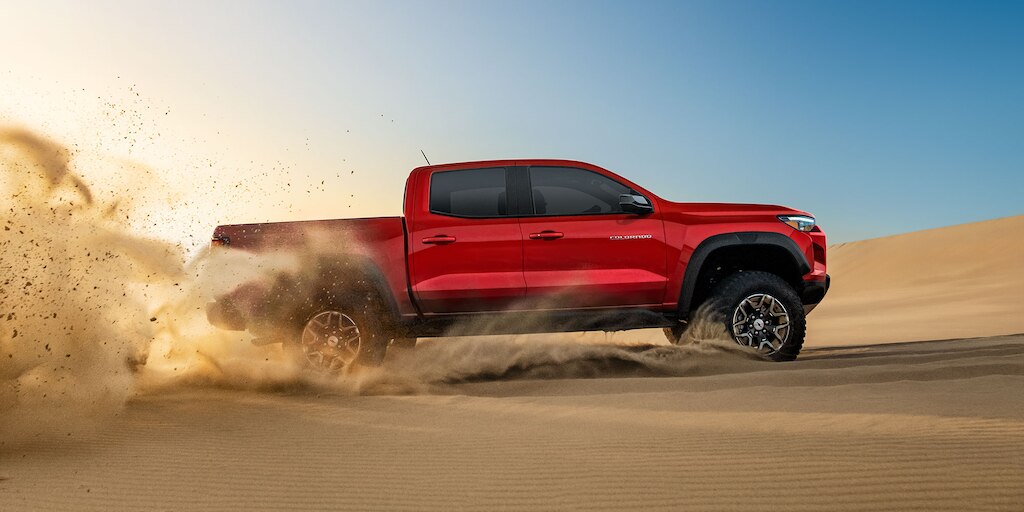 Chevrolet Colorado ZR2 2024, camioneta todoterreno con modos de manejo Off-road, bloqueo diferencial y cámara bajo el chasis