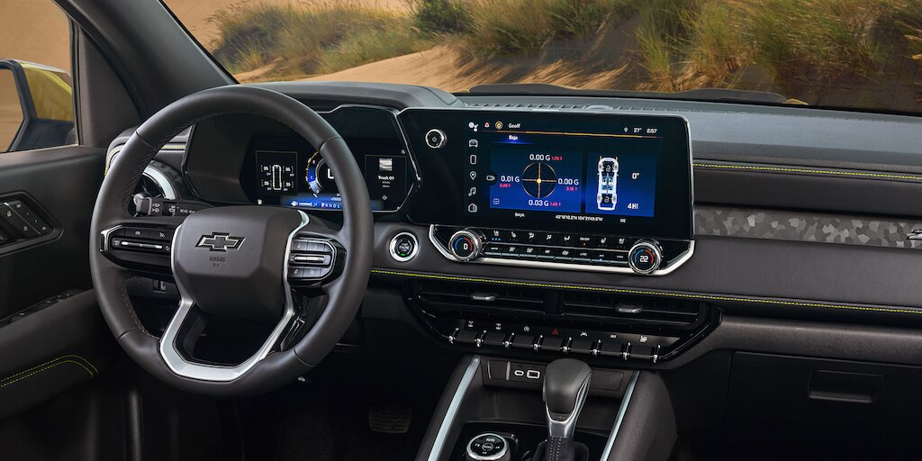 Nueva Chevrolet Colorado ZR2 2024 con volante deportivo de 4 brazos