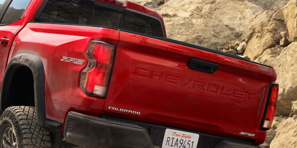 La nueva Chevrolet Colorado ZR2 2024 cuenta con asistente de puerta trasera en área de carga