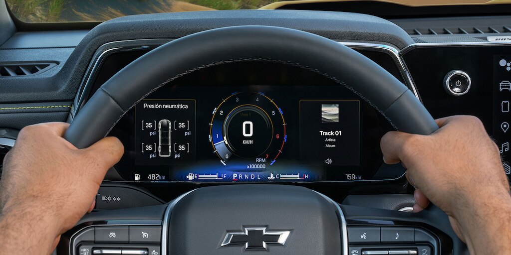 Chevrolet Colorado ZR2 2024 cuenta con indicador de presión de llantas, incluye alerta de falta de aire.