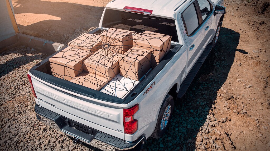 Red horizontal para caja de Chevrolet Silverado Turbo 2024, camioneta de trabajo