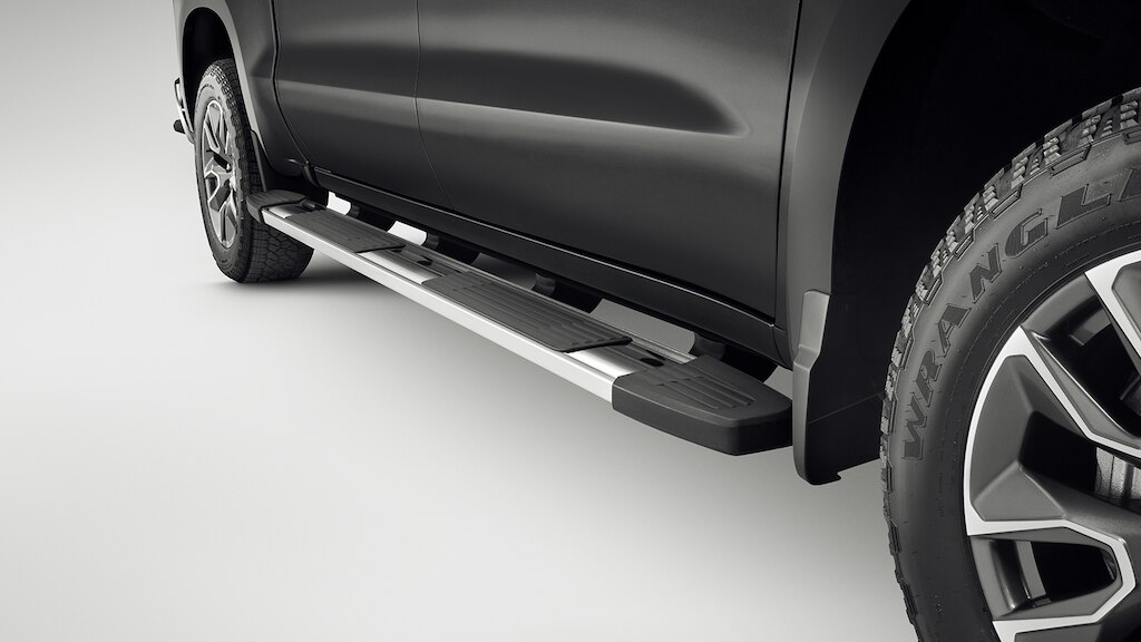 Estribo rectangular de 6 pulgadas cromado para tu camioneta Chevrolet Silverado Turbo 2024