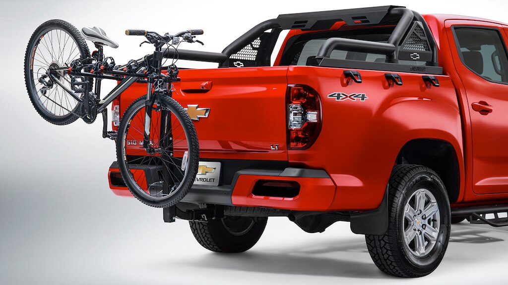 Portabicicletas es un accesorio de funcionalidad para Chevrolet Silverado Turbo 2024, camioneta de trabajo