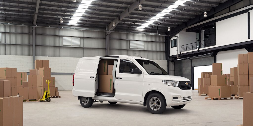 Furgoneta Chevrolet Tornado Van con 650 kg de capacidad de carga y 3.3 metros cúbicos